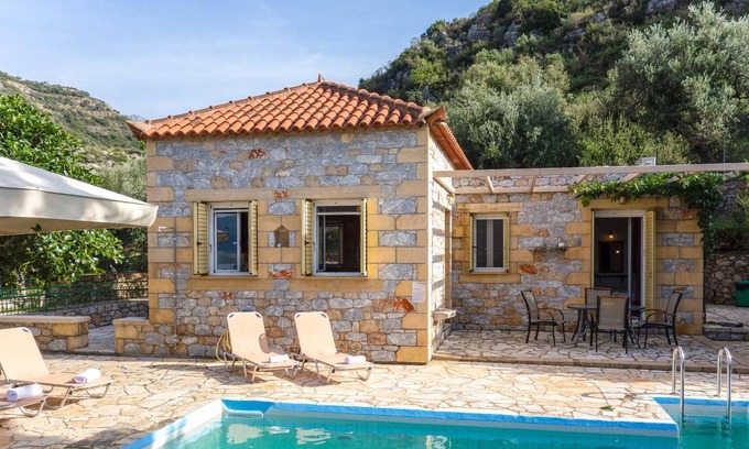 Kardamyli Villa | 1 bedroom country villa w/ pool + terrace
