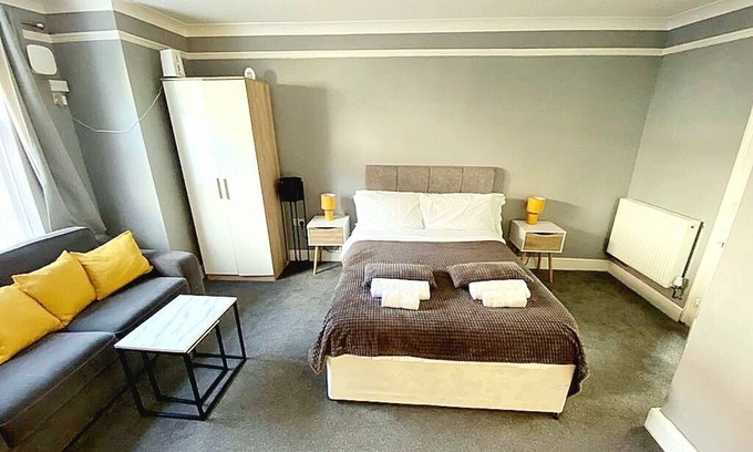 Gravesend Apartment | 1 Bedroom Flat 2 Min Walk to Station & Town Centren