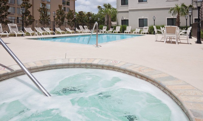 Lafayette Condo | 1 Bedroom | Free Daily Breakfast. Pool, Hot Tub