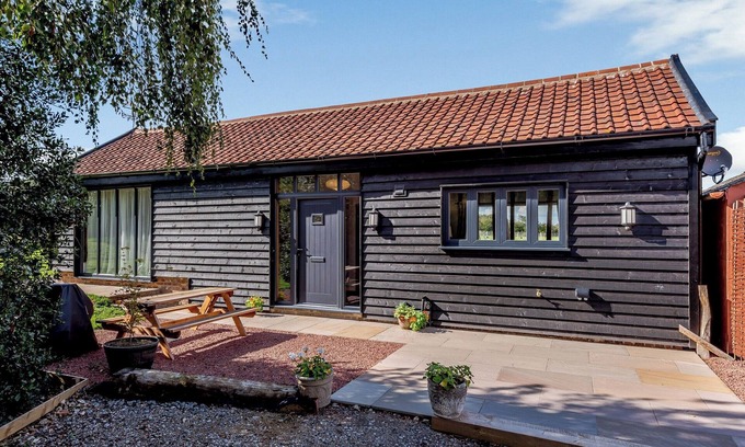Ipswich Cottage | 1 bedroom accommodation in Raydon near Ipswich
