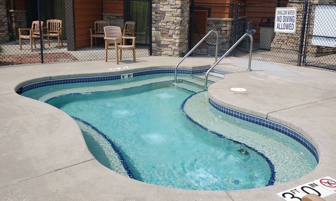 Wisconsin Dells Condo | 1-bedroom guestroom in a resort - short walk to Chula Vista Waterparks