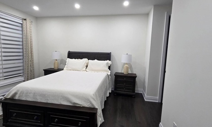 Vaughan House | 1 bedroom Junior master with ensuite near Klienburg Ontario