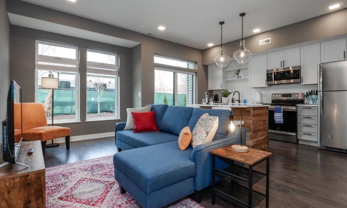 Ohio City Apartment | 1 Bedroom Luxury Condo 10 Minutes from First Energy Stadium E5