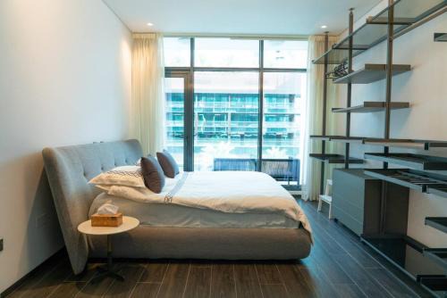 Manama Apartment | 1 Bedroom Luxury Condo Harbor Row Canal View