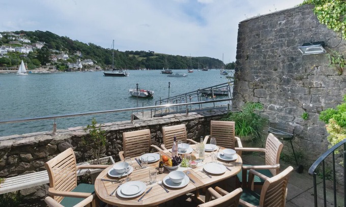 Dartmouth House | 1 Bight Boatyard - Four Bedroom House, Sleeps 8