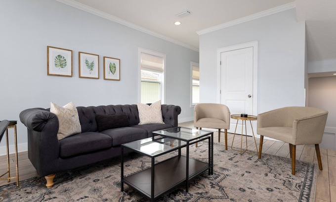 Jacksonville Beach House | ★1 blk from beach | perfect for groups/families★