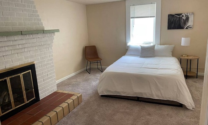 Laramie Apartment | 1 block from UW; centrally located in Laramie
