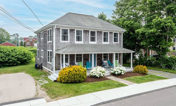 Narragansett Pier House | 1 Block-Ocean! AC, Narragansett Beach, 10 passes incl, walk-shops/restaurants!