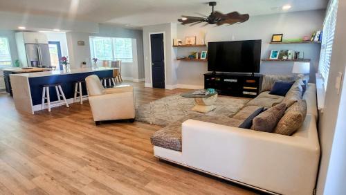 Laguna Shores House | 1 Block To Beach - 2 Family Double Masters Plus 3rd Bedroom
