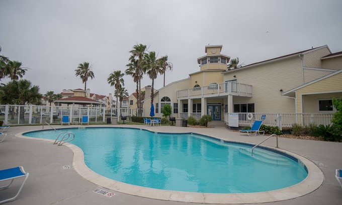 Corpus Christi Condo | 1 Block To The Beach-1st Floor Unit-Taylor Made Get A Way