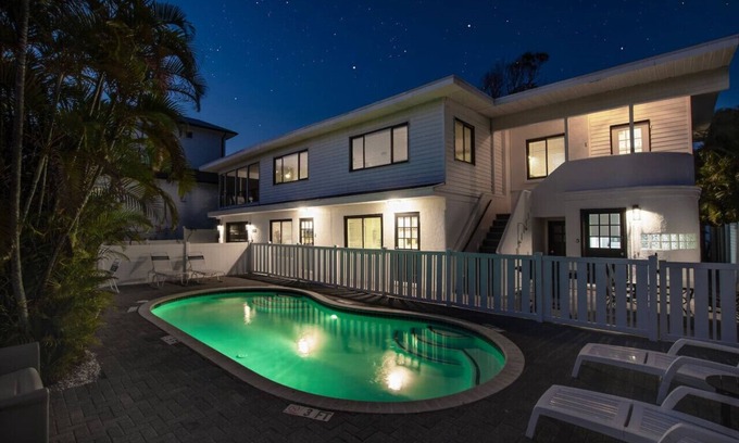 Ilexhurst Apartment | 1 Block WALK on QUIET street to beach/food/fun