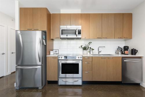 Strathcona Apartment | 1 BR Downtown Beautiful Apartment