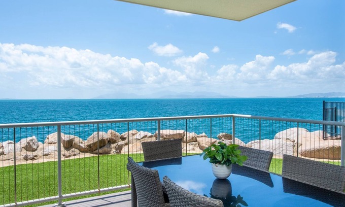 Nelly Bay Apartment | 1 Bright Point Apartment 4105