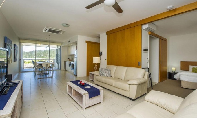 Nelly Bay Apartment | 1 Bright Point Apartment 1401