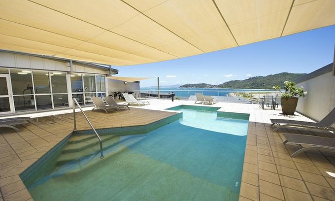 Nelly Bay Apartment | 1 Bright Point Apartment 1402