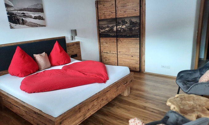 Reit im Winkl Apartment | 1) Drei-Raum-Ferienwohnung 52qm, bis zu 5 Personen, Dusche/WC, 2 Extra-Schlafzimmer, Küche, Balkon