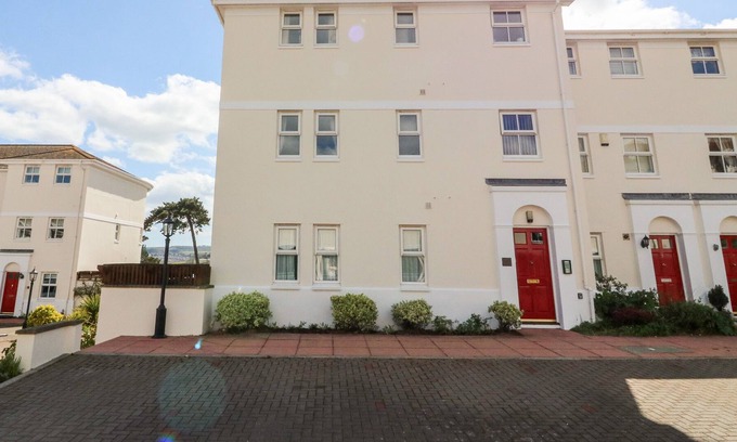 Roundham Apartment | 1 HIGHCLIFFE MEWS, family friendly, with a garden in Paignton