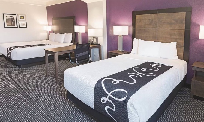 Arlington Hotel | 1 King Bed and 1 Full Bed, Deluxe Room, La Quinta Inn, Free Bkf near AT&T Std