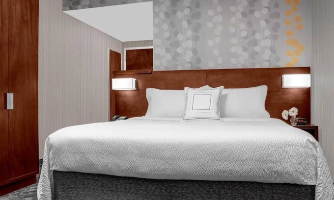 Upper East Side Hotel | 1 King Bed at Courtyard New York Manhattan! Onsite Dining!