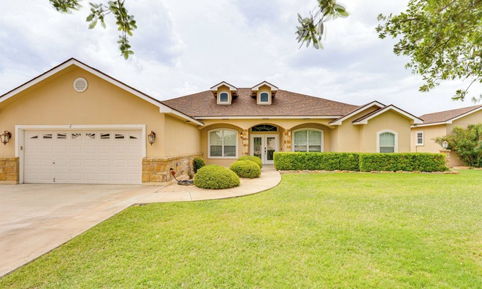 Amistad National Recreational Area House | 1 Mi From Lake: Pet-Friendly Del Rio Gem