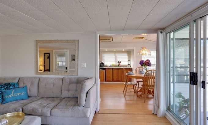 Birch Bay Cottage | 1 Mi to Birch Bay SP! Cozy Cabin w/Pool Access