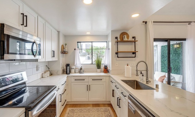 Solana Beach Apartment | 1 Mi to Coast: Family-friendly Gem in Solana Beach