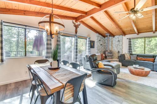 Groveland House | 1 Mi to Pine Mountain Lake Marina Yosemite Cabin!