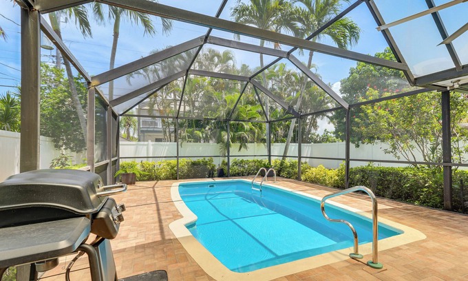 Naples Park House | 1 Mi to Vanderbilt Beach! Family Home on 500 Block