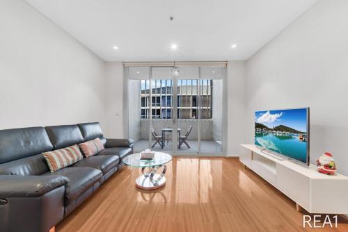 Mascot Apartment | 1 Min to Mascot Station 2 Free Parking Spaces