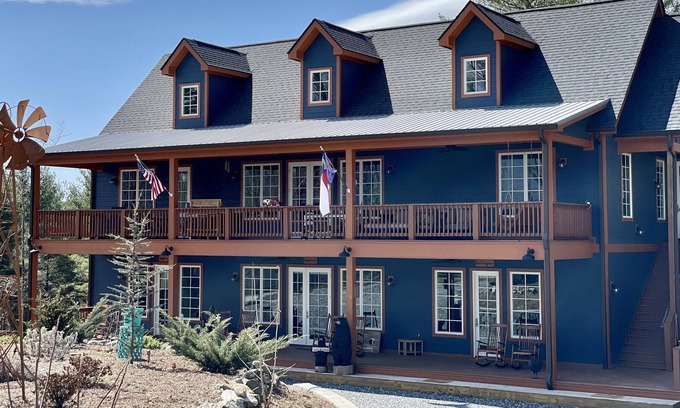 Weaverville House | 1 min to Weaver 10 min to Asheville 6 min to the blue ridge parkway