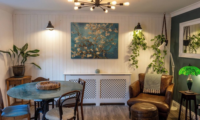 Charlestown House | 1 minute walk to beaches, pubs & restaurants, on historic Harbour of Charlestown