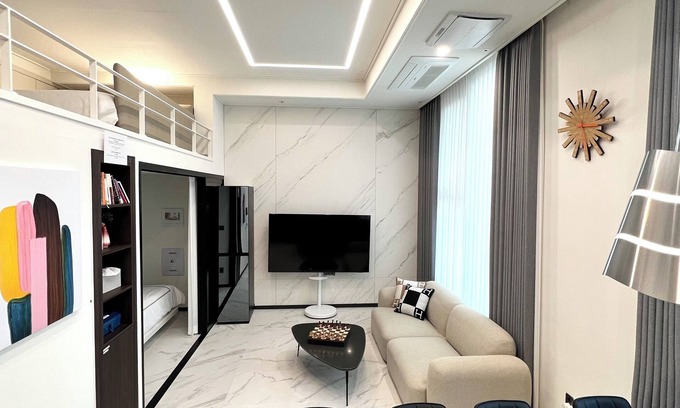 Jongno Apartment | 1-Minute walk to the metro&bus station, and biggest public market in Seoul!