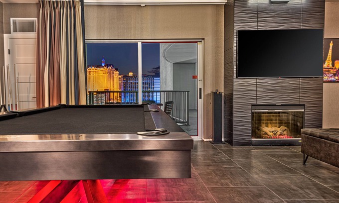 Las Vegas Apartment | 1-of-a-Kind 2 Bedroom Suite-Strip View- Pool Table- Retro Arcade-Platinum Hotel