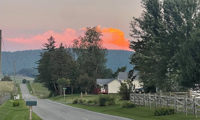 Tazewell House | 1 Queen Bedroom, 1 Bath, 2 Extra twin Beds, Beautiful mountain view from Porch.