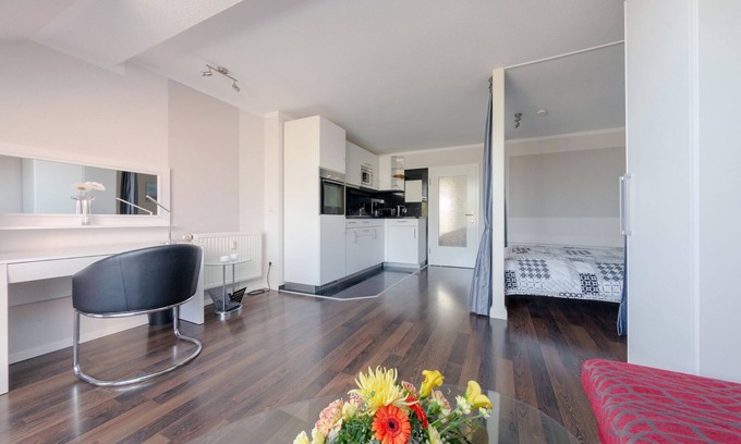Binz Apartment | 1-room apartment in Binz, sea view, beach promenade, beach chair on the beach
