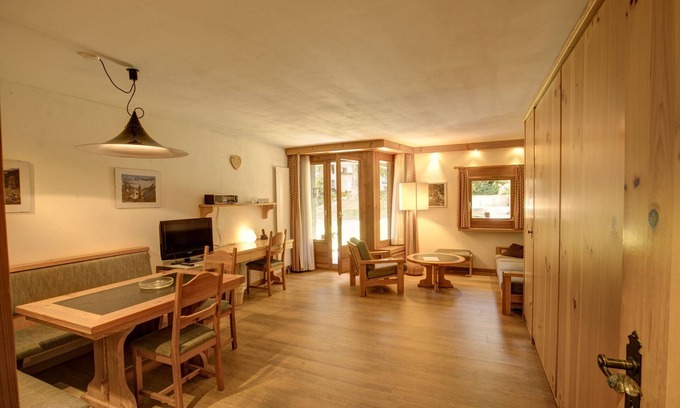 Silvaplana Apartment | 1-room apartment with garden view on the 1st floor