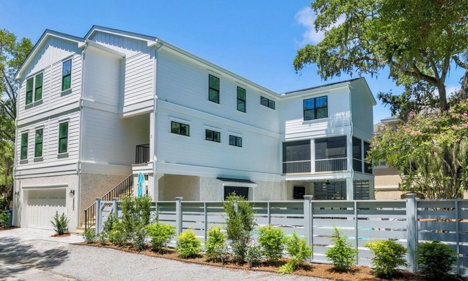 North Forest Beach House | 1 Wanderer Lane New luxury 7 bedroom house 100 yards from beach. Large pool spa
