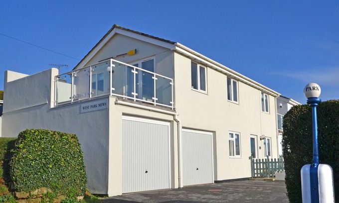 Hope-Cove House | 1 West Park Mews - Three Bedroom House, Sleeps 6