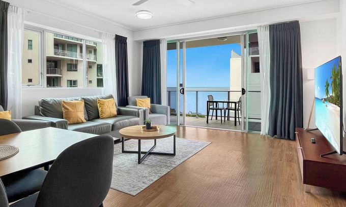 Cairns Apartment | '10-A' Coral Sea Apartment ~ 2BR 2Bth Pool Gym Wifi
