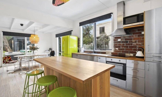 Anglesea House | 10 Allen Street Summa
