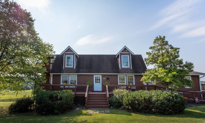 Stanley House | 10-Bed Bunk House w/Hot Tub, Perfect for Group Retreats, Events, and Gatherings