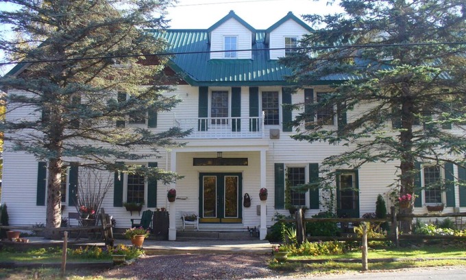 Lake of Bays Villa | 10 BR/10 BA Former Inn, Slps 30, Beach, Dock, Huntsville, Algonquin, Muskoka,