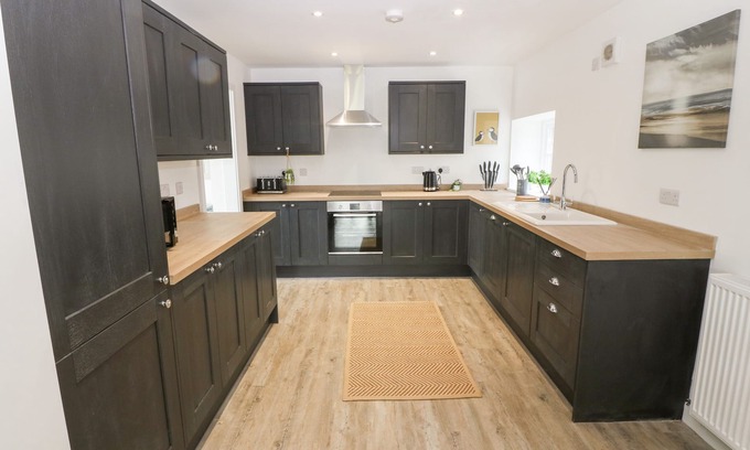 Holyhead Cottage | 10 CLEIFIOG FAWR, pet friendly, luxury holiday cottage in Valley