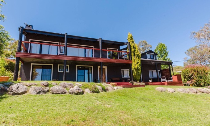 East Jindabyne House | 10 Kanangra Crescent - Entire