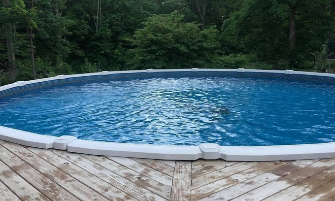 Bloomington House | 10 min from IU. Feel at home at Bexy Retreat. Pool, Decks, Small Pet Friendly!