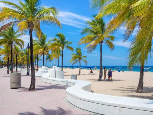 Pembroke Pines House | 10 Min To Hard Rock Stadium Pool, Game Room, Bbq