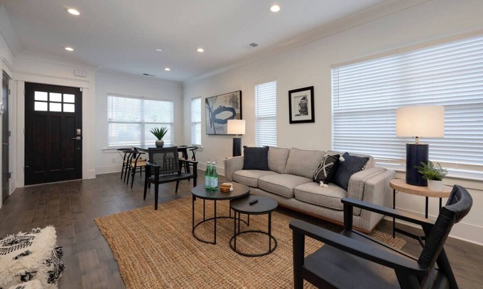 Charlotte Park Apartment | 10 Mins To Broadway - Music City Modern Townhome