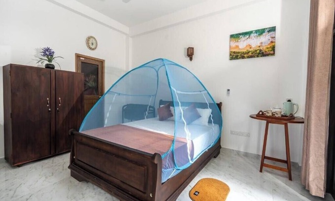 Matara House | 10 mins to Surf Point! Newly Renovated Air-Conditioned Balcony Room with WiFi