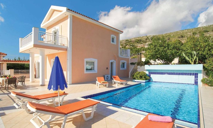 Skala Villa | 10 mins walk to a small selection of amenities