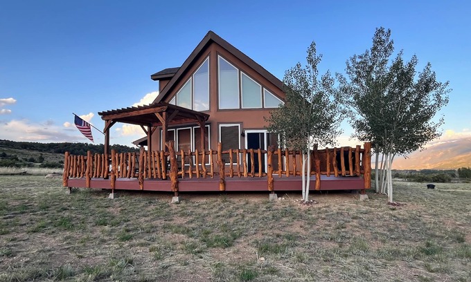 Salida House | 10 Minutes To Monarch Mountain, the Arkansas River and 10 Minutes To Salida!